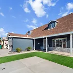 Super Spacious Family Vacation House!